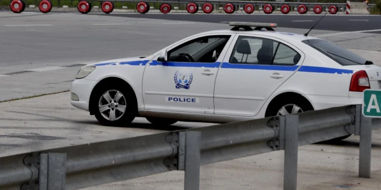 Εθνική οδός Αθηνών-Λαμίας: Ανετράπη στρατιωτικό όχημα πριν τις Αφίδνες