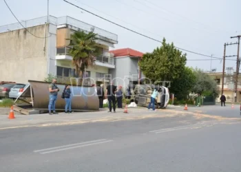 Βέροια: Αυτοκίνητο έπεσε πάνω σε στάση λεωφορείου – Μια γυναίκα έχασε τη ζωή της