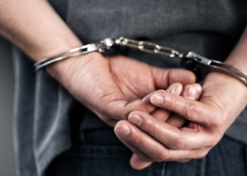 Βόλος: Χτύπησε με φτυάρι τον ανήλικο γιο του