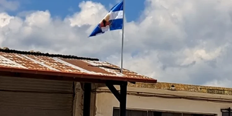 Ύψωσαν σημαία της Χούντας στον Αγροτικό Συνεταιρισμό Λαμίας – Δικογραφία, αντιδράσεις και υποστολή