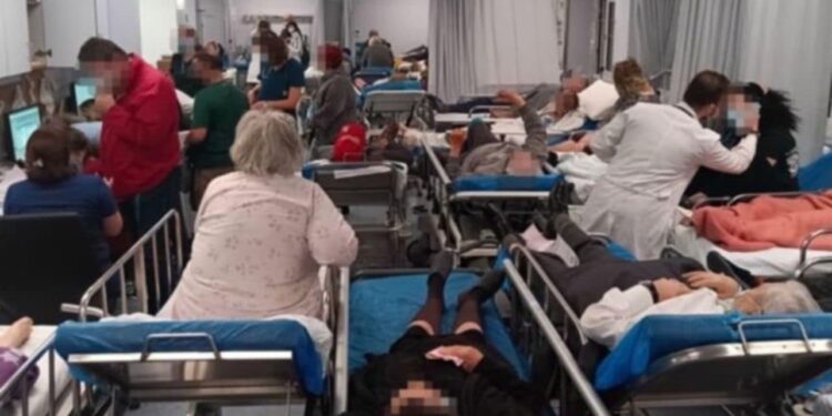 Εικόνα με ράντζα από το «Γεννηματάς» δημοσίευσε ο Κασσελάκης – «Προτεραιότητα η διάσωση του ΕΣΥ»