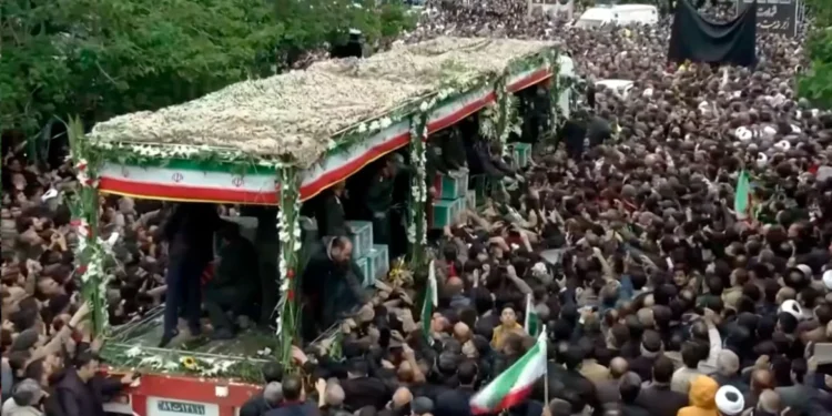 Οι Ιρανοί αποτίουν φόρο τιμής στον πρόεδρο Ραϊσί – Ξεκίνησαν στην Ταμπρίζ οι τελετές