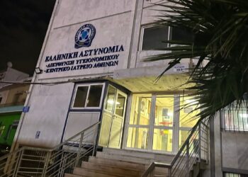 «Βόμβα» στην ΕΛΑΣ: Σε διαθεσιμότητα ψυχολόγος που έδινε πλαστές βεβαιώσεις σε βάρος πατεράδων