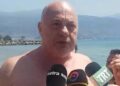 Αχιλλέας Μπέος: Επιθεώρηση με μαγιό στην παραλία – Το πρώτο… συμβολικό μπάνιο