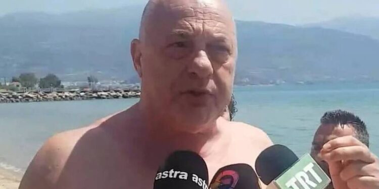 Αχιλλέας Μπέος: Επιθεώρηση με μαγιό στην παραλία – Το πρώτο… συμβολικό μπάνιο