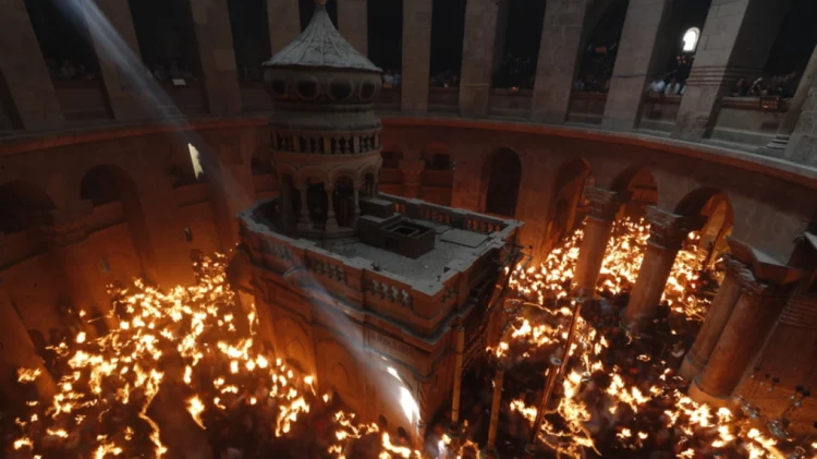 Άγιο Φως: Με αεροσκάφη της Aegean, της Olympic Air και της SKY Express η μεταφορά του