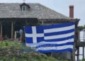 Συγκίνηση: Στελέχη των Ενόπλων Δυνάμεων ύψωσαν τη μεγαλύτερη ελληνική σημαία στο Άγιο Όρος