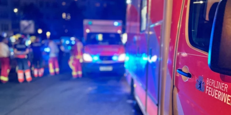 Euroleague: Σοβαρά επεισόδια μεταξύ οπαδών Ολυμπιακού και Παναθηναϊκού στο Βερολίνο – Μάχη για τη ζωή δίνει ένα άτομο