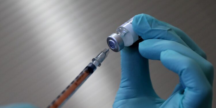 AstraZeneca: “Δεν ήταν δική μας δουλειά να ασχοληθούμε με τα εμβόλια κορωνοϊού”