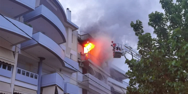 Τραγωδία σε διαμέρισμα στην Αγία Παρασκευή – Γυναίκα βρέθηκε απανθρακωμένη έπειτα από πυρκαγιά