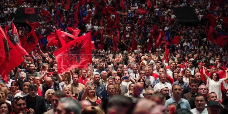 Ο κλέψας του κλέψαντος: Πολλοί έφυγαν από τη συγκέντρωση του Ράμα και τους… έλειπε το πορτοφόλι