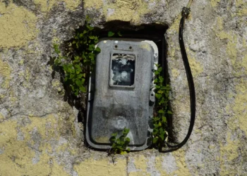 Θεσσαλονίκη: Σύλληψη γυναίκας για ρευματοκλοπή, έπαιρνε ρεύμα παράνομα για 4 χρόνια