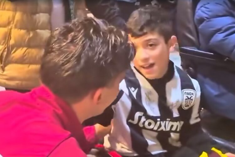 Υπέροχη στιγμή στην Τούμπα με Γιαννάκη και Τζολάκη: “Είσαι το καλύτερο παιδί, μακάρι να πάρετε το Conference” (video)