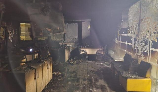 Ταυτοποιήθηκε ο δράστης για τη φωτιά στο «Κλεάνθης Βικελίδης»: Καταγράφηκε από τις κάμερες να ανάβει πυρσό στο γραφείο του Θεόδωρου Καρυπίδη