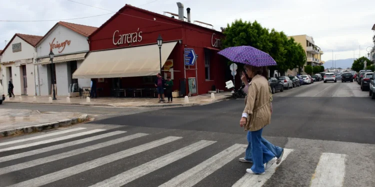 Βροχερό το σκηνικό και σήμερα σε αρκετές περιοχές -Σταδιακή βελτίωση από την Κυριακή και στο βάθος… 35άρια