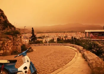 Καιρός: Κοκτέιλ σκόνης και ζέστης σήμερα -Υποτροπικός αεροχείμαρρος φέρνει από αύριο μέχρι και 36άρια