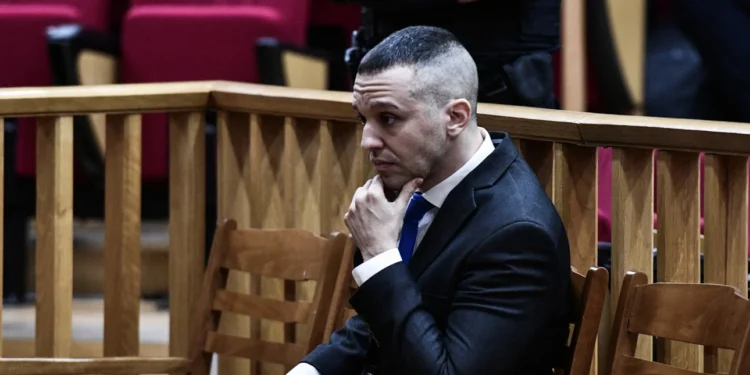 Λαμία: Καταδικάστηκε 57χρονος που βιντεοσκοπούσε με κινητό τη δίκη Κασιδιάρη