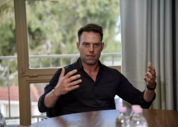 Στέφανος Κασσελάκης: «Αν ο Κώστας Καραμανλής είχε αφουγκραστεί τις προειδοποιήσεις, τα παιδιά θα ζούσαν»