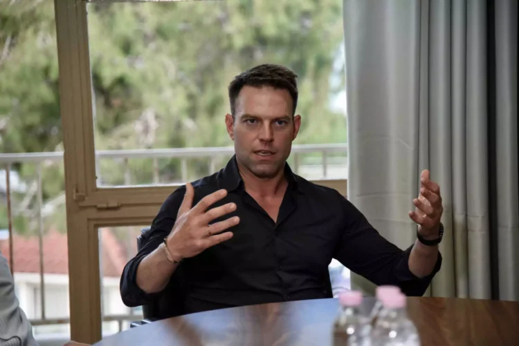 Στέφανος Κασσελάκης: «Αν ο Κώστας Καραμανλής είχε αφουγκραστεί τις προειδοποιήσεις, τα παιδιά θα ζούσαν»