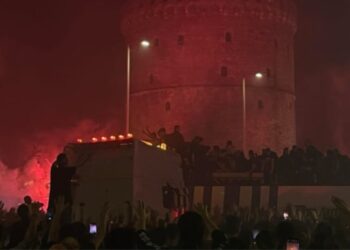 Ολονύχτιο γλέντι στον Λευκό Πύργο: Ο ΠΑΟΚ πανηγυρίζει το 4ο πρωτάθλημα της ιστορίας του(Εικόνες&Βίντεο)