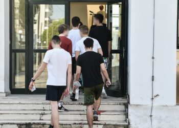 Πανελλήνιες 2024: Χρήσιμες οδηγίες για τους μαθητές – Τι απαγορεύεται και τι ισχύει για τα κινητά