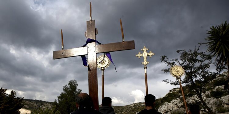 Γιατί έχει συννεφιά ο ουρανός την Μεγάλη Παρασκευή; – Η επιστημονική εξήγηση