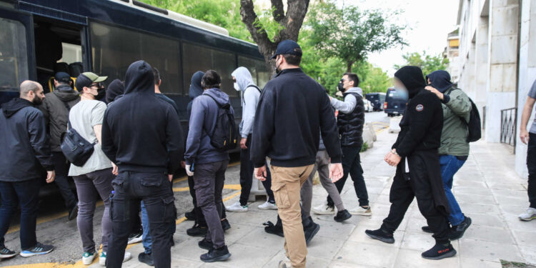 Παραδόθηκε ο Shark ένας από τους βασικούς κατηγορούμενους για την δολοφονία του αστυνομικού Λυγγερίδη