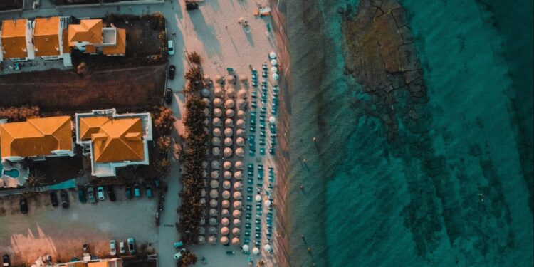 Οι πρώτες πτήσεις drones στη Χαλκιδική για έλεγχο παραβάσεων σε αιγιαλό και παραλίες