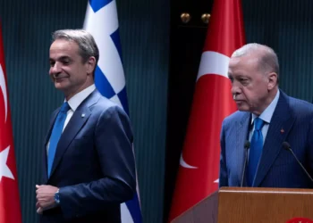 Πίσω από τις κλειστές πόρτες της συνάντησης Μητσοτάκη – Ερντογάν: Τα μηνύματα και το δείπνο με αγκινάρες, κεμπάπ και χαλβά