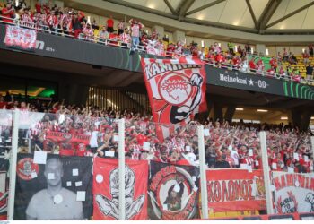 Τελικός Conference League: Πύρινος κόσμος για το μεγάλο ραντεβού του Ολυμπιακού με την Ιστορία