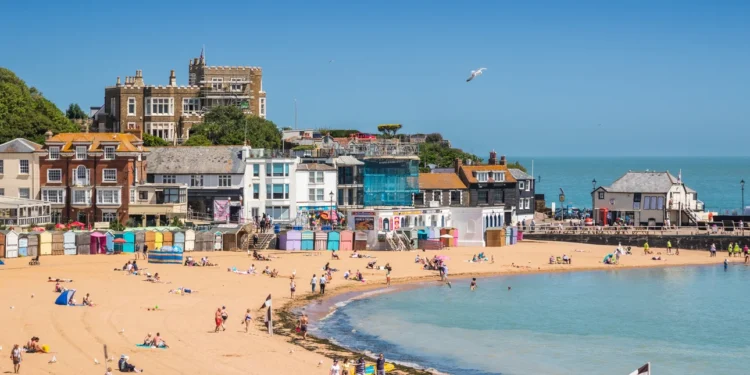 Πάνω από 60 μέρη σε όλο τον κόσμο βάζουν φόρους στους τουρίστες – Πώς ξοδεύονται τα χρήματα που συγκεντρώνονται