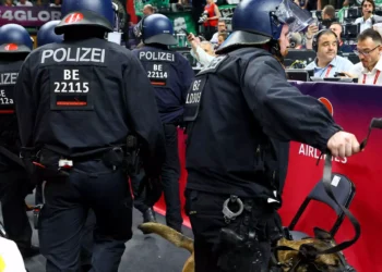 Final Four 2024: Με ρόπαλα και γκλομπ η άγρια συμπλοκή των οπαδών στο Βερολίνο