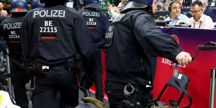 Final Four 2024: Με ρόπαλα και γκλομπ η άγρια συμπλοκή των οπαδών στο Βερολίνο