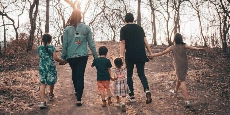 Οι τρίτεκνοι γίνονται… πολύτεκνοι: Άμεσα οι ανακοινώσεις – Τα προνόμια που αποκτούν