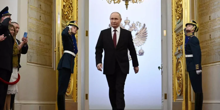 Ρωσία: Με λαμπρότητα η τελετή ορκωμοσίας του Βλαντίμιρ Πούτιν – «Ψεύτη, κλέφτη και δολοφόνο» τον αποκάλεσε η Ναβάλναγια