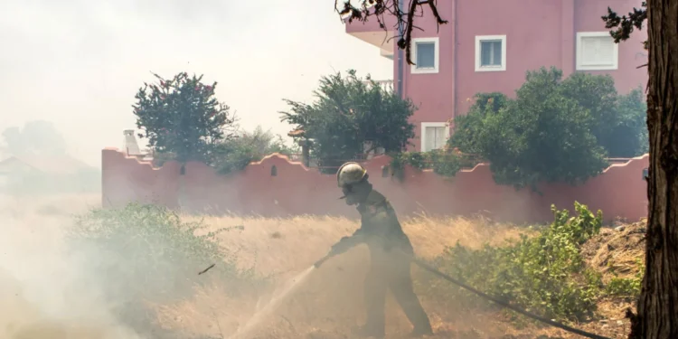 Πυροπροστασία: Τι πρέπει να κάνουν οι ιδιοκτήτες ακινήτων μετά τις παρατάσεις – Το κόστος της μελέτης και οι γκρίνιες για τεχνικά ζητήματα