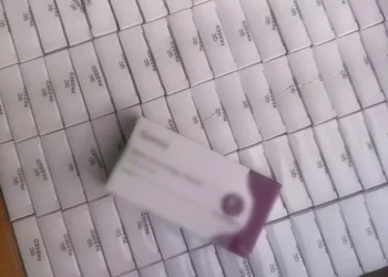 Αλλοδαποί σχεδίαζαν μπίζνα 1,6 εκατ. ευρώ με μάσκες και τεστ κορονοϊού – Αλλοίωναν την ημερομηνία λήξης και τα «έσπρωχναν» στην αγορά