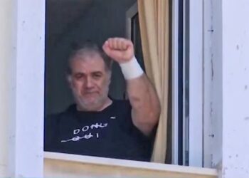 Δημήτρης Σταρόβας: Χαιρέτησε συγκινημένος τους δημοσιογράφους από το νοσοκομείο – (ΒΙΝΤΕΟ)