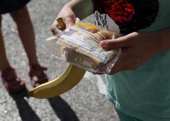 Λαμία: Μαζική τροφική δηλητηρίαση μαθητών από σχολικά γεύματα, ξεσπούν οι γονείς τους