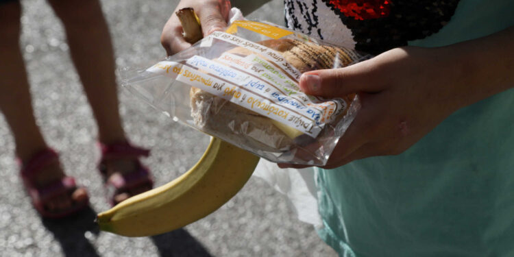 Λαμία: Μαζική τροφική δηλητηρίαση μαθητών από σχολικά γεύματα, ξεσπούν οι γονείς τους