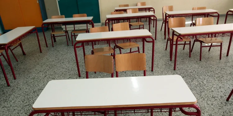 Αντίστροφη μέτρηση για να κλείσουν τα λύκεια – Πότε χτυπάει το τελευταίο κουδούνι για να ξεκινήσουν οι εξετάσεις