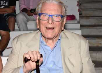 Κώστας Βουτσάς: Έσπασαν τον τάφο του – Δείτε βίντεο