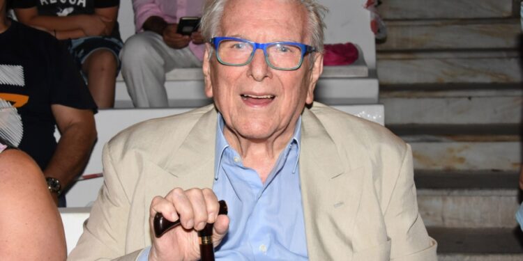 Κώστας Βουτσάς: Έσπασαν τον τάφο του – Δείτε βίντεο