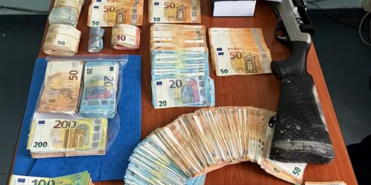 Χαλκίδα: Πώς δρούσε η συμμορία των εφοριακών στην «αμαρτωλή» ΔΟΥ – Η «εγκέφαλος», το «βαθύ λαρύγγι» και το «τυράκι» για «έξτρα εισόδημα»