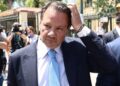 Πνιγμένος στα χρέη ο Απόστολος Λύτρας: Απλήρωτα 11 άτομα – Χρωστά και 2.000 ευρώ για το ενοίκιο