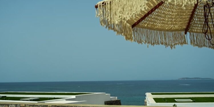 Φεύγει ο καύσωνας αύριο, έρχονται βοριάδες το Σάββατο