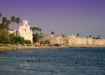 Τουρκικά ΜΜΕ: Tριτοκοσμικές συνθήκες στo λιμάνι της Κω