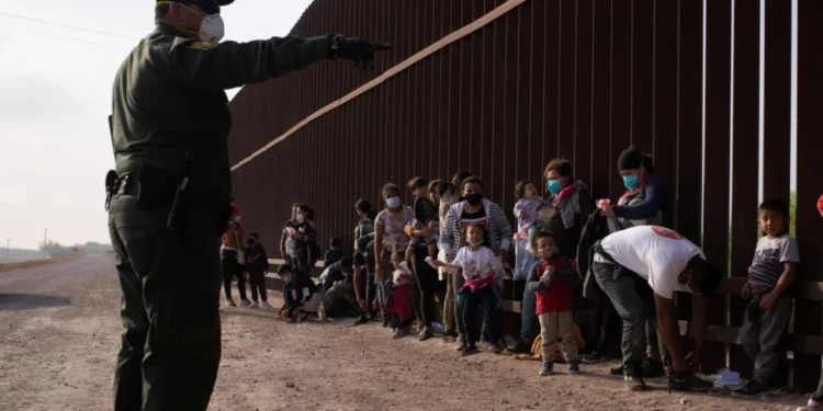 Ο Μπάιντεν κλείνει τα σύνορα των ΗΠΑ με το Μεξικό στους παράνομους μετανάστες