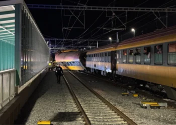 Τουλάχιστον 4 νεκροί και 26 τραυματίες σε σύγκρουση τρένων στην Τσεχία – Δείτε βίντεο