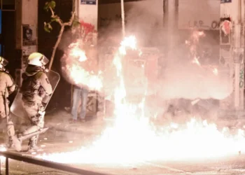 Εξάρχεια: Επεισόδια τα ξημερώματα στα Εξάρχεια – Τραυματίστηκαν τρεις αστυνομικοί και έγιναν 9 συλλήψεις